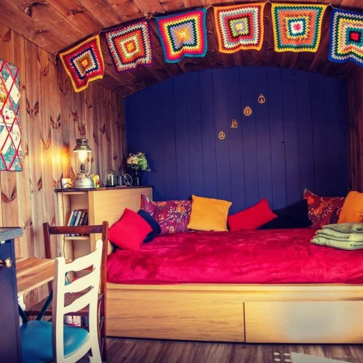 Under The Oak Glamping 호텔 케어필리 외부 사진