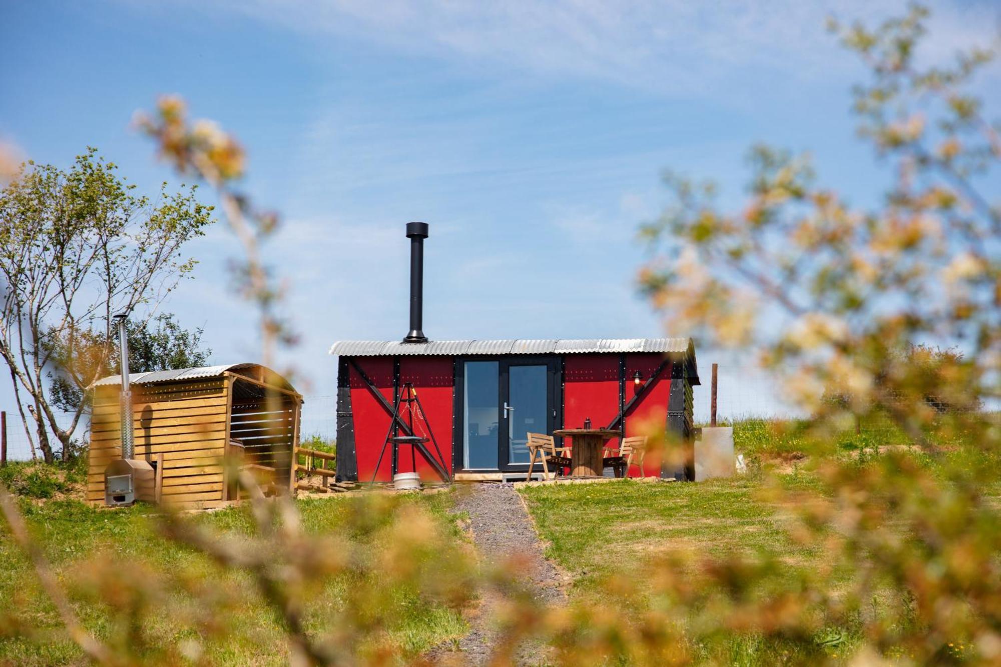 Under The Oak Glamping 호텔 케어필리 외부 사진