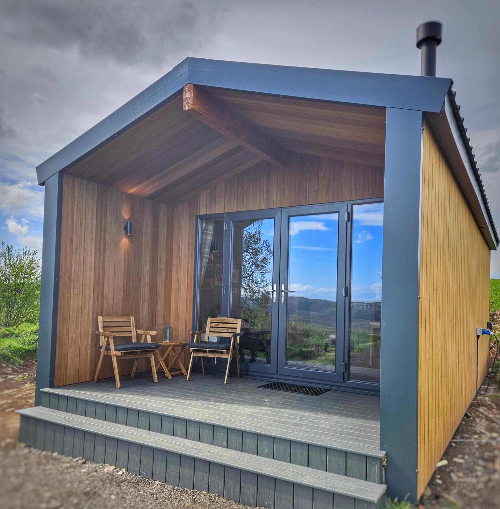 Under The Oak Glamping 호텔 케어필리 외부 사진