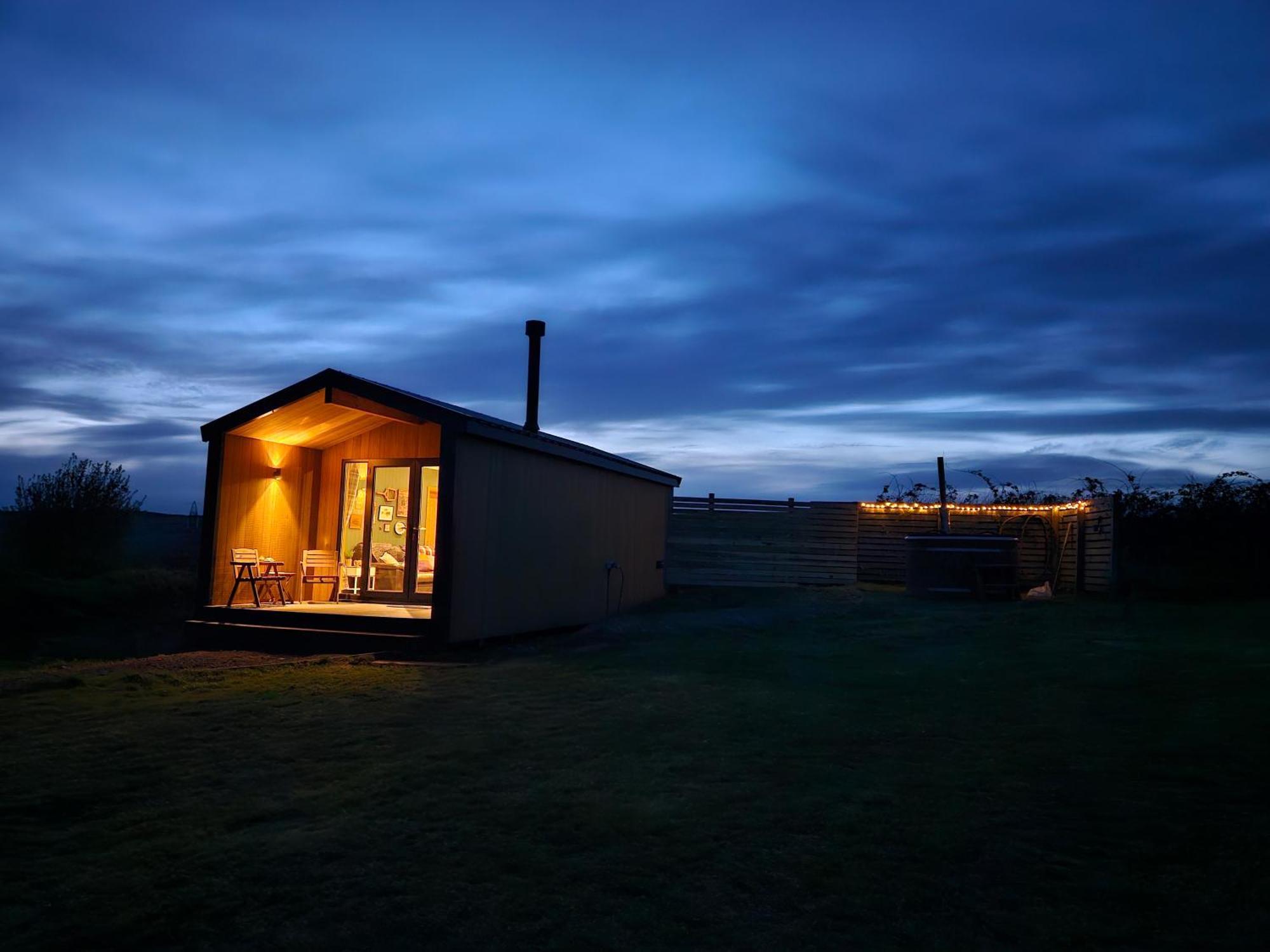 Under The Oak Glamping 호텔 케어필리 외부 사진